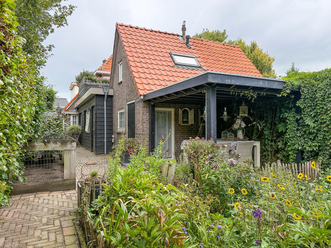 Twee-onder-één-kap te koop: Middelweg 39, Leersum