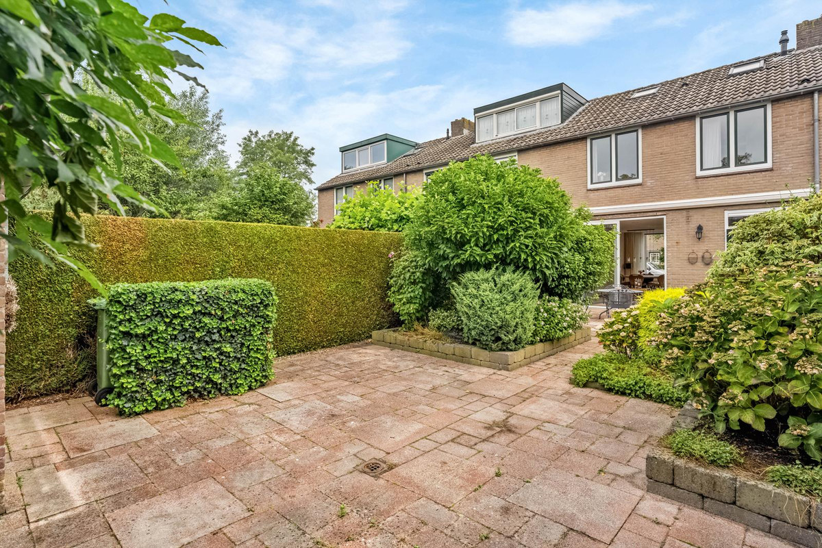 Tussenwoning te koop: Lijsterbeslaan 6, Hoogland