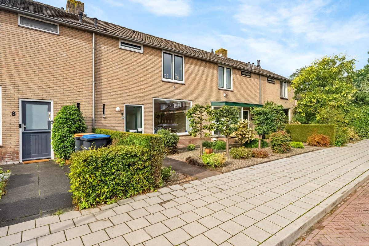 Tussenwoning te koop: Lijsterbeslaan 6, Hoogland