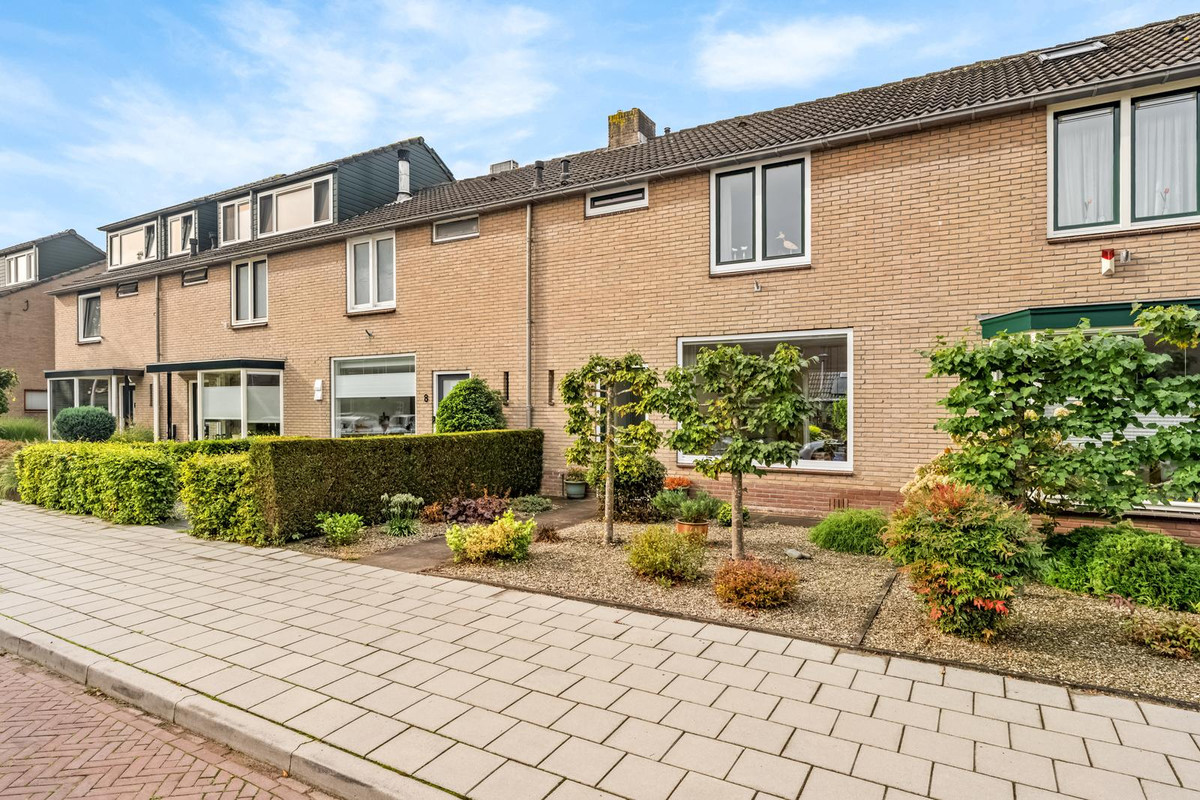 Tussenwoning te koop: Lijsterbeslaan 6, Hoogland