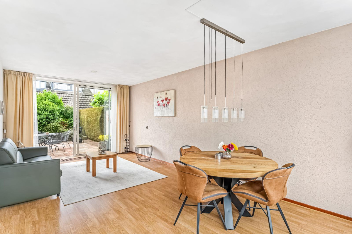 Tussenwoning te koop: Lijsterbeslaan 6, Hoogland