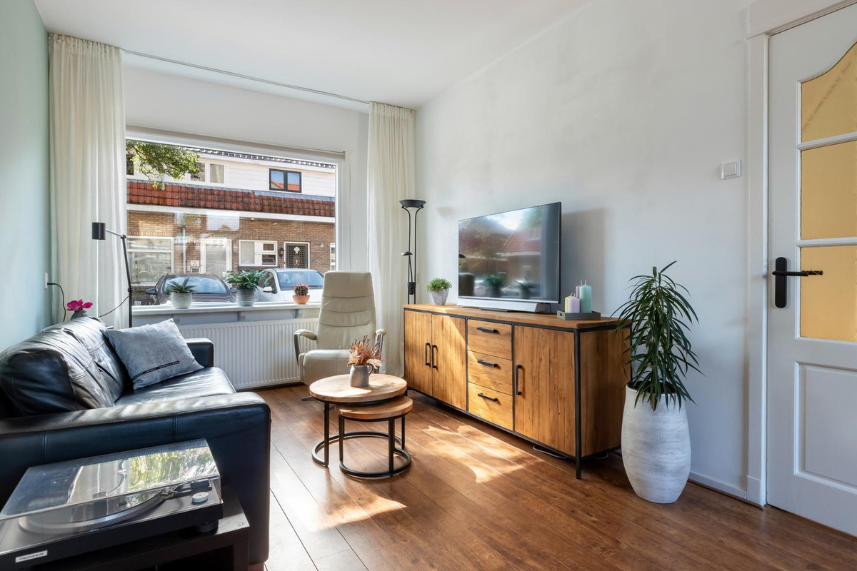 Tussenwoning te koop: Woudstraat 74, Gouda