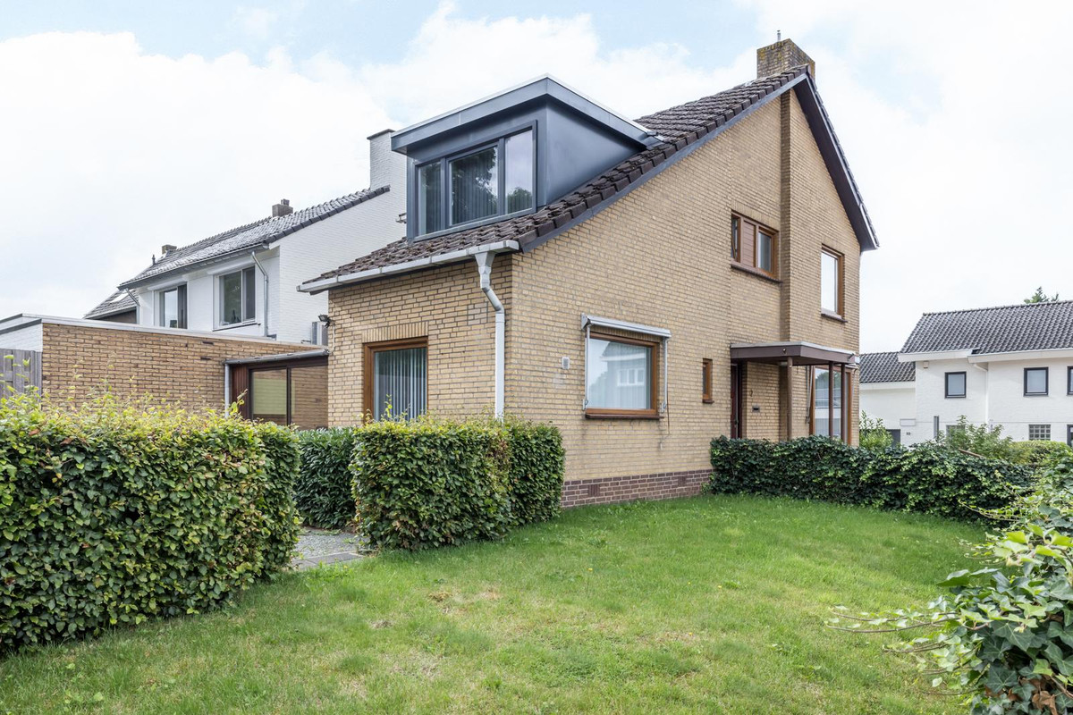 Twee-onder-één-kap te koop: Wijngaardshage 2, Oirsbeek