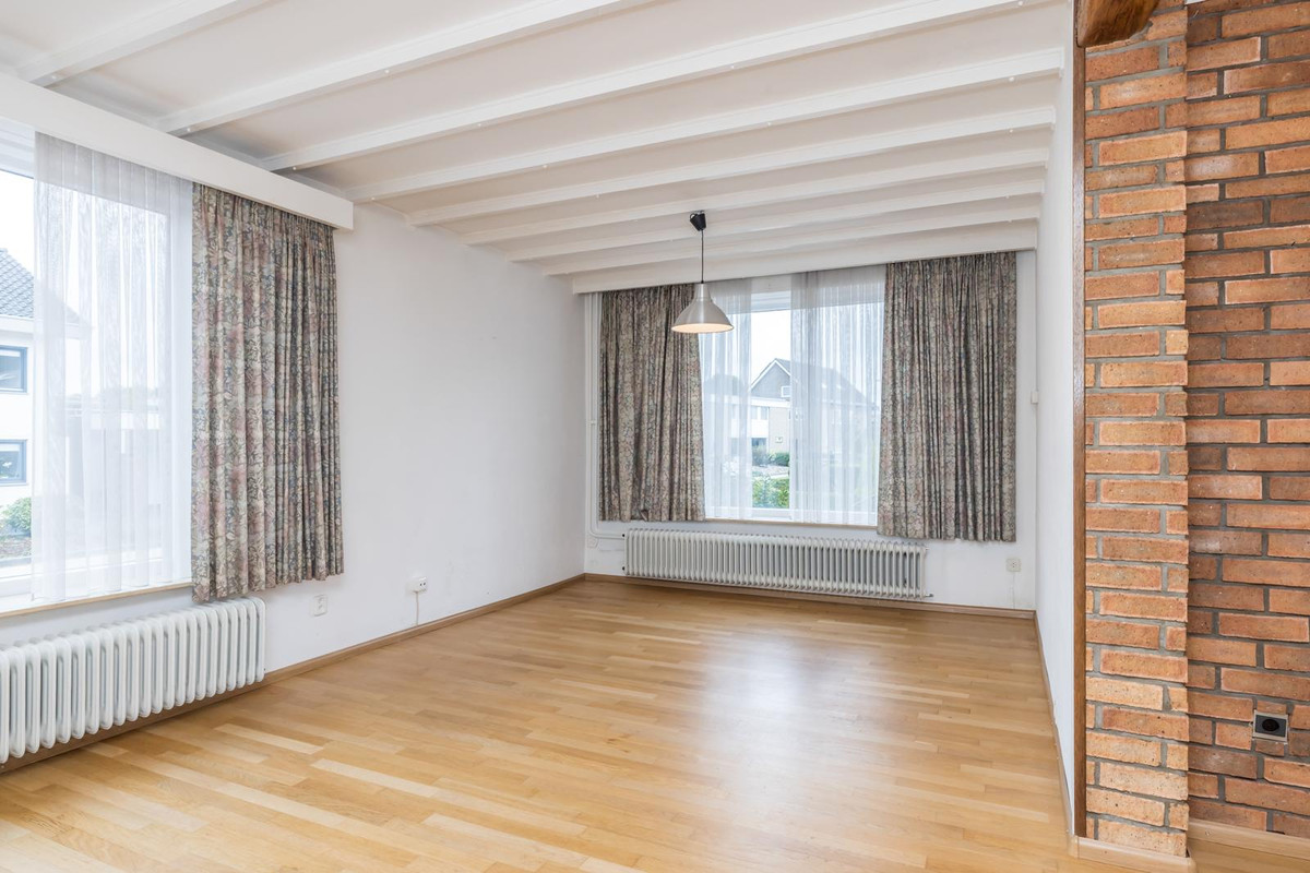 Twee-onder-één-kap te koop: Wijngaardshage 2, Oirsbeek