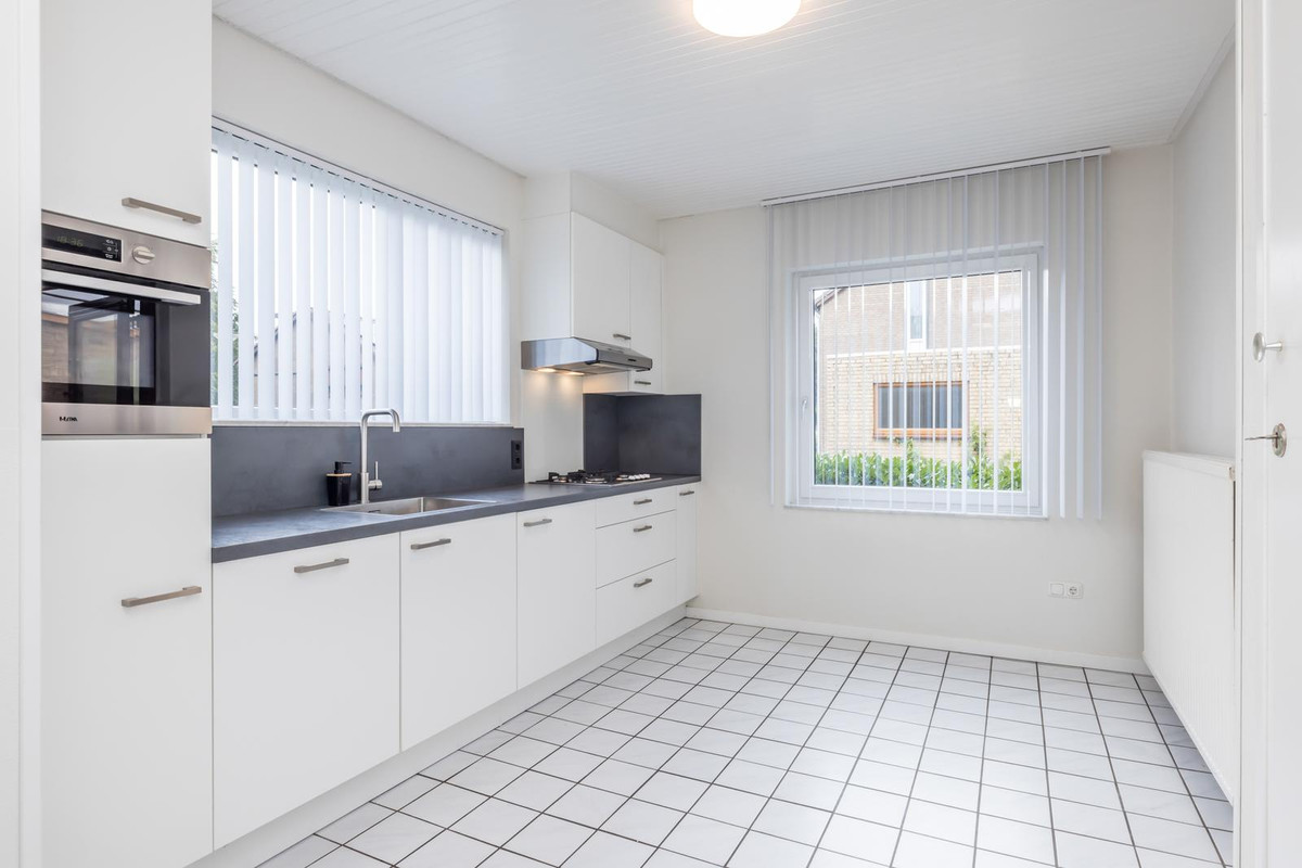 Twee-onder-één-kap te koop: Wijngaardshage 2, Oirsbeek