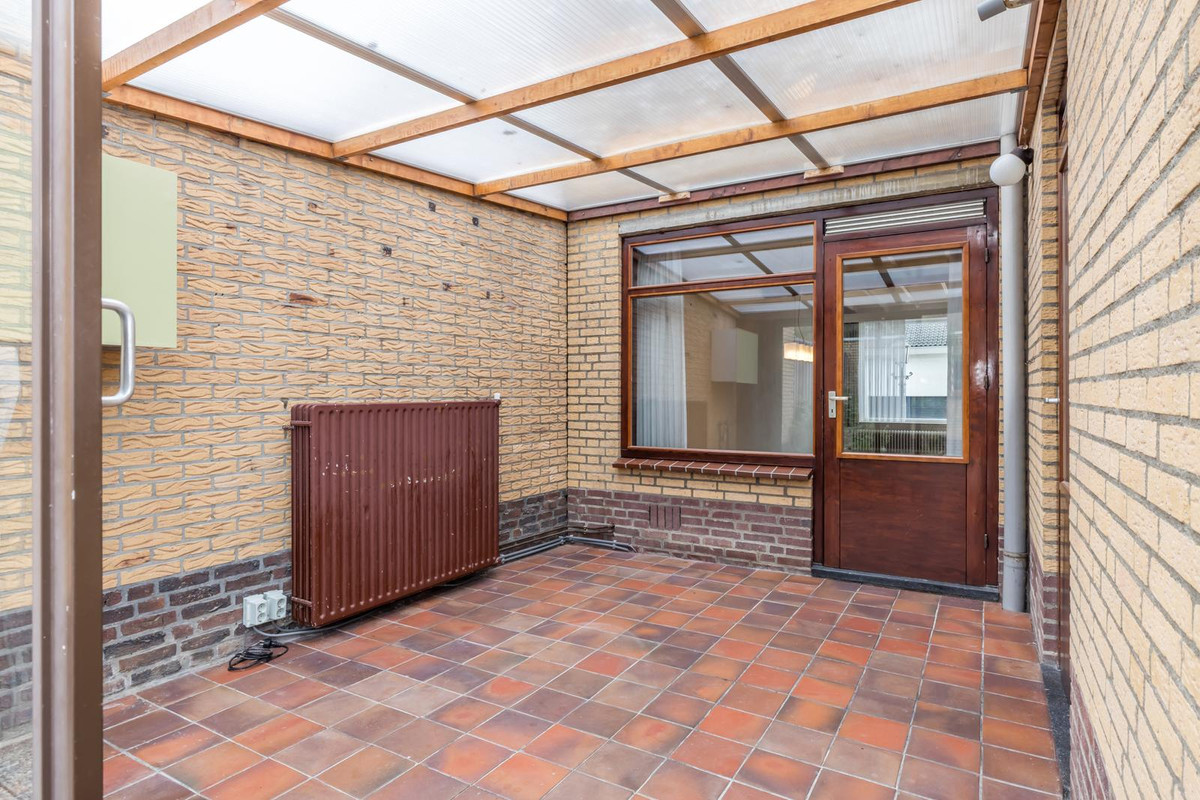 Twee-onder-één-kap te koop: Wijngaardshage 2, Oirsbeek