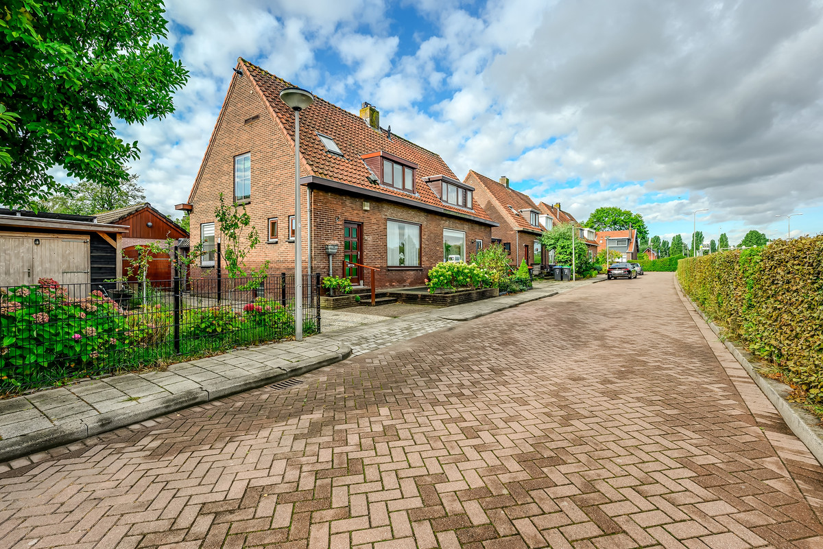 Twee-onder-één-kap te koop: Parallelstraat 32, Rhoon