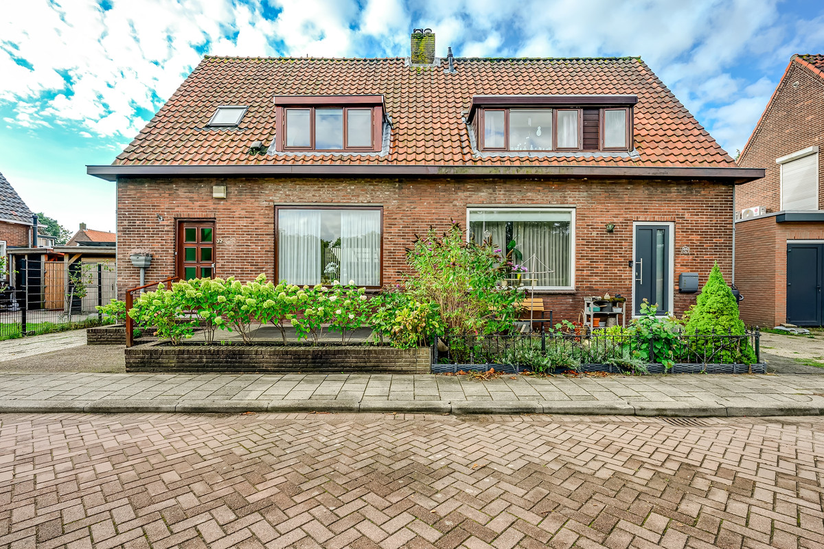 Twee-onder-één-kap te koop: Parallelstraat 32, Rhoon