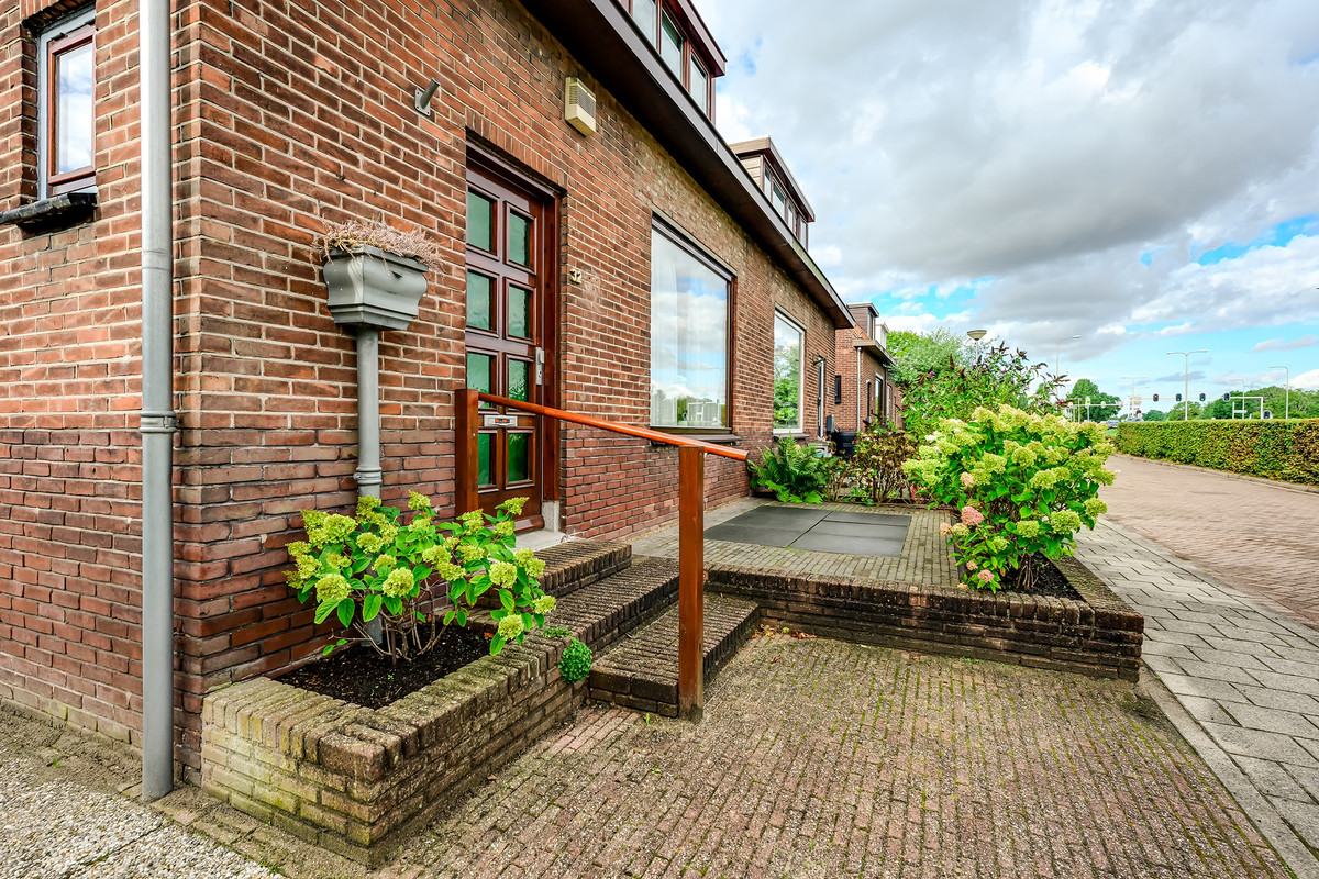 Twee-onder-één-kap te koop: Parallelstraat 32, Rhoon