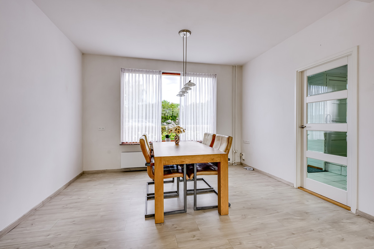 Twee-onder-één-kap te koop: Parallelstraat 32, Rhoon