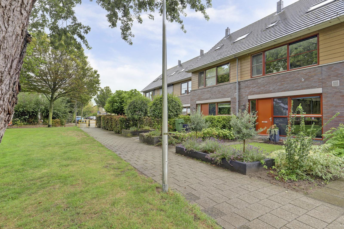Tussenwoning te koop: Patrijshof 9, Strijen