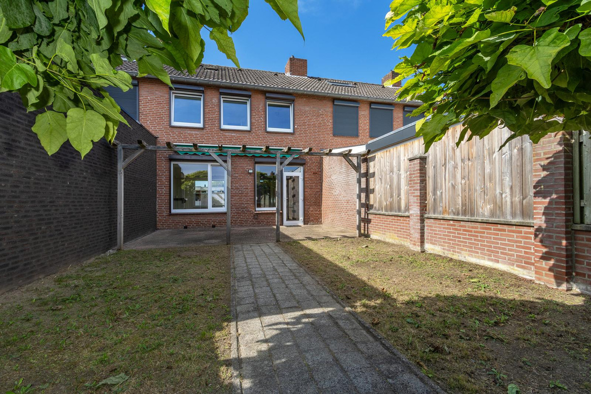 Tussenwoning te koop: Doctor Schaepmanstraat 35, Stramproy