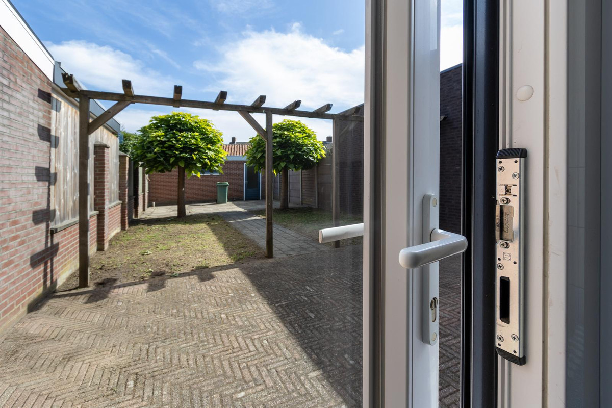 Tussenwoning te koop: Doctor Schaepmanstraat 35, Stramproy