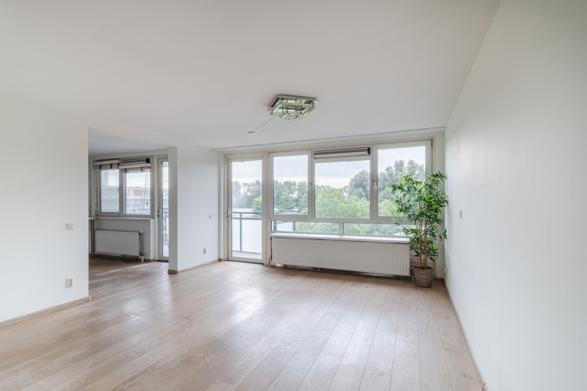 Appartement te koop: Sperwerlaan 155, Vlaardingen