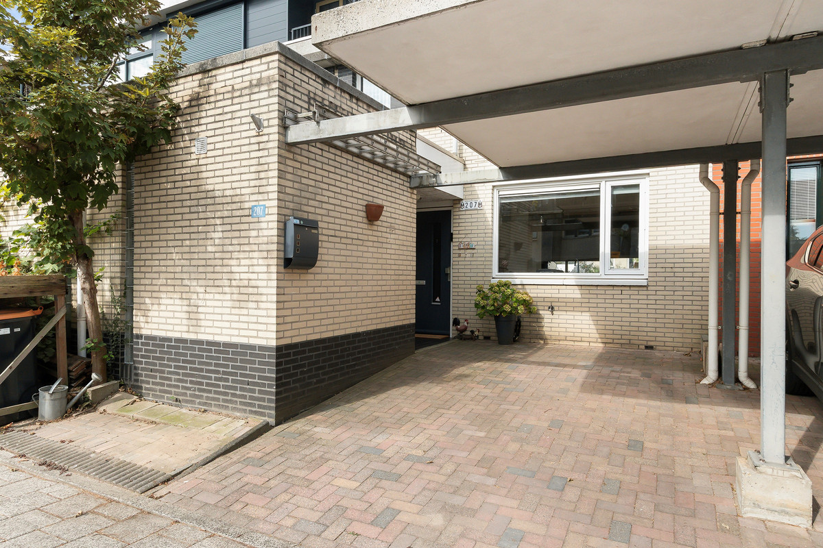 Tussenwoning te koop: Iroko 207, Dordrecht