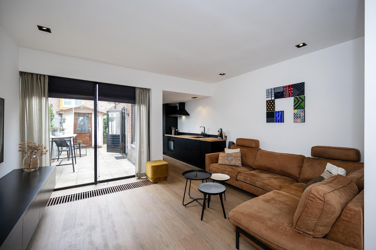 Tussenwoning te koop: Emmalaan 110, Alphen Aan Den Rijn