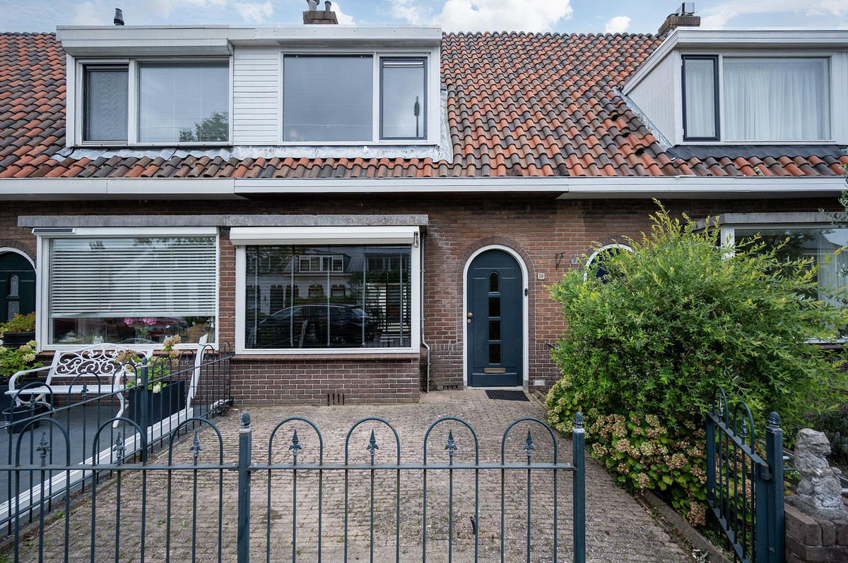 Tussenwoning te koop: Emmalaan 110, Alphen Aan Den Rijn