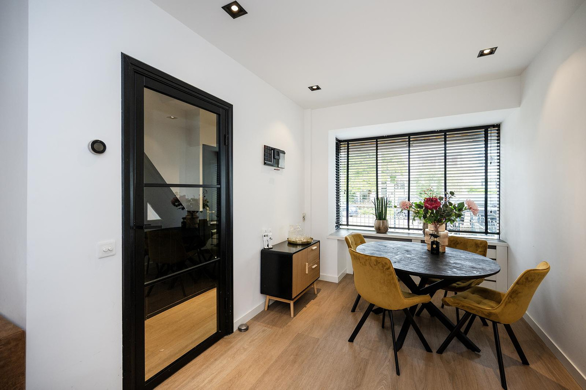 Tussenwoning te koop: Emmalaan 110, Alphen Aan Den Rijn