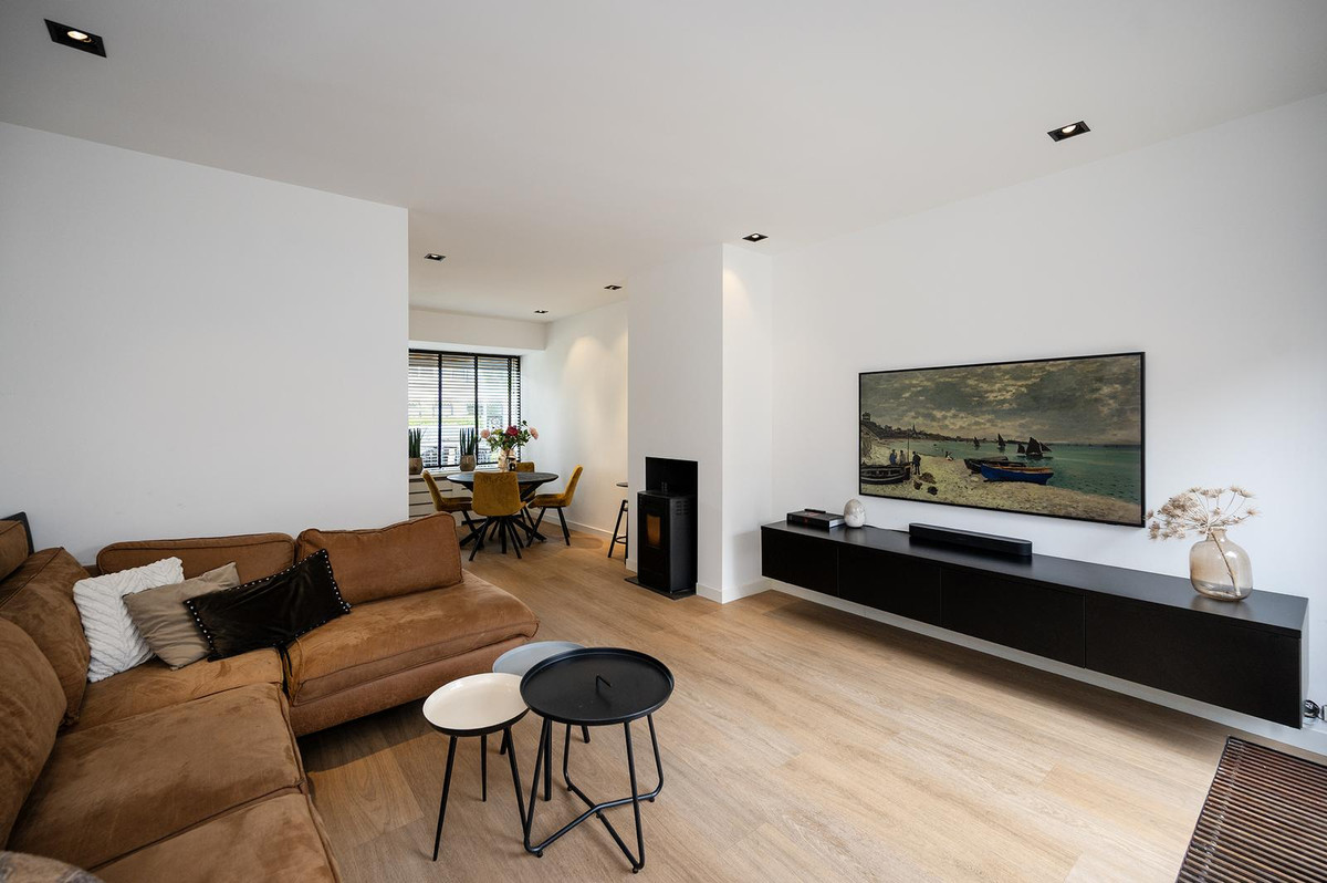 Tussenwoning te koop: Emmalaan 110, Alphen Aan Den Rijn