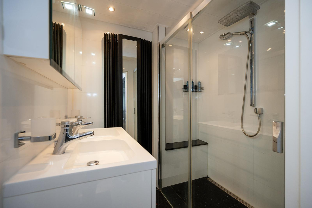 Tussenwoning te koop: Emmalaan 110, Alphen Aan Den Rijn