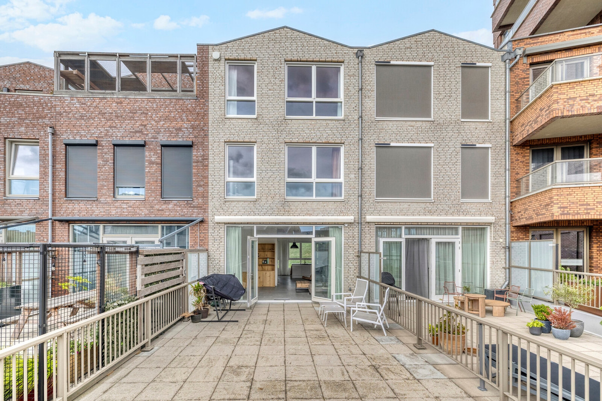 Tussenwoning te koop: Kanaalweg 327, Den Helder