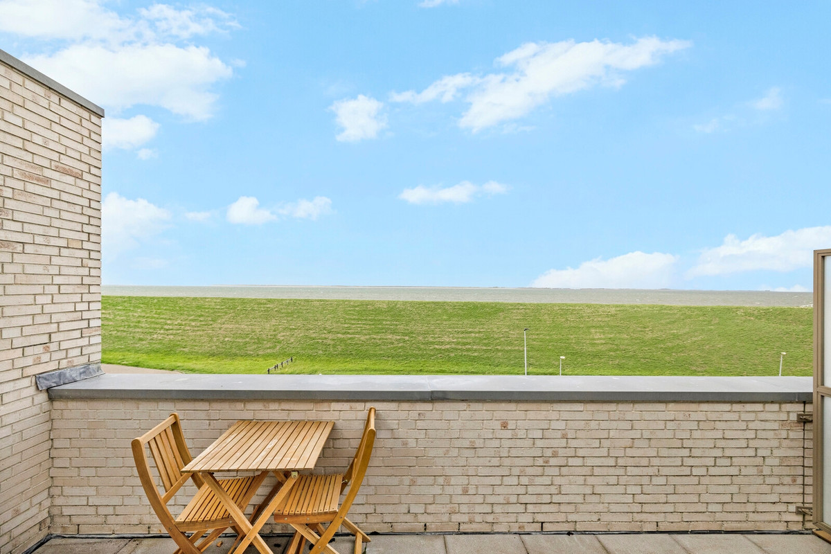 Tussenwoning te koop: Kanaalweg 327, Den Helder