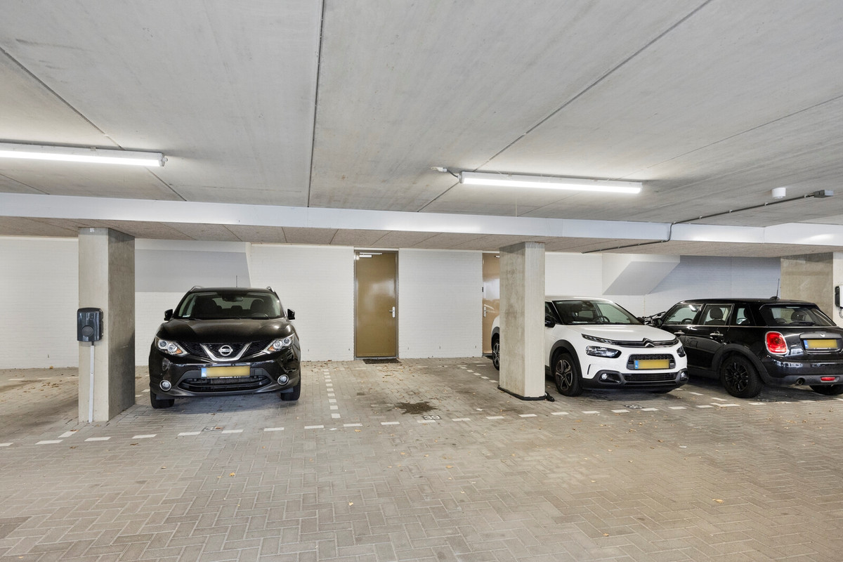 Tussenwoning te koop: Kanaalweg 327, Den Helder