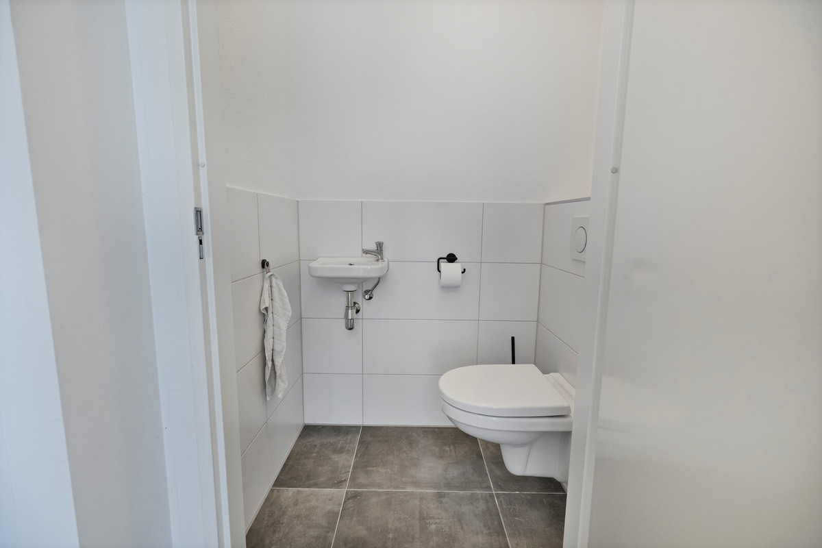 Tussenwoning te koop: Kanaalweg 327, Den Helder