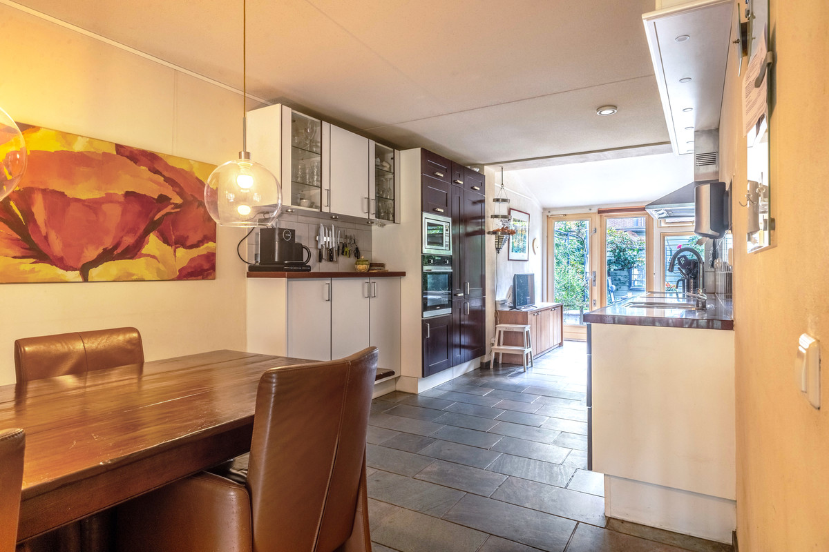 Tussenwoning te koop: Anfieldroad 5, Amsterdam