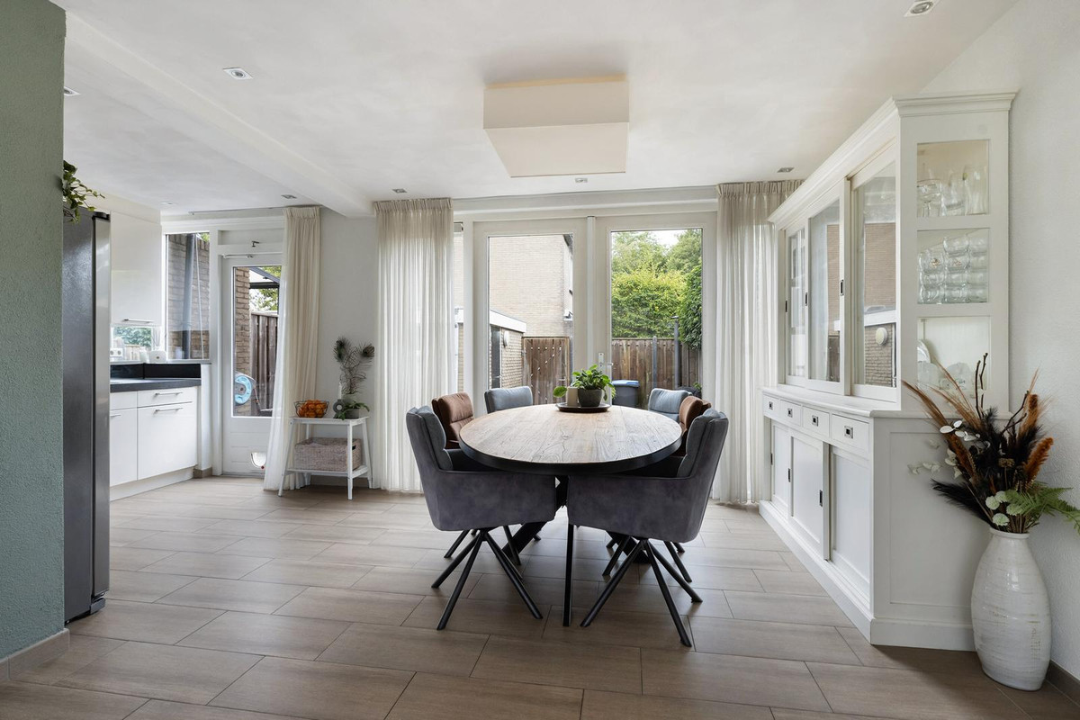 Tussenwoning te koop: Biezen 3, Barendrecht