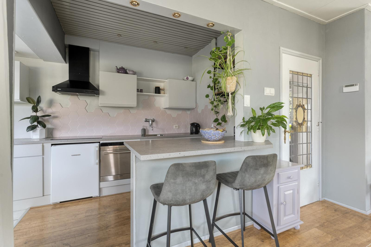 Twee-onder-één-kap te koop: De Genestetlaan 12, Hoogeveen