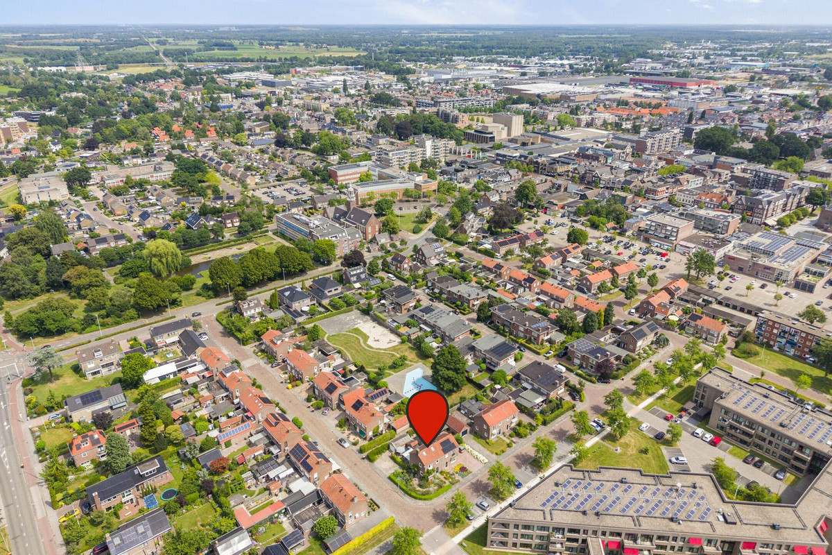 Twee-onder-één-kap te koop: De Genestetlaan 12, Hoogeveen