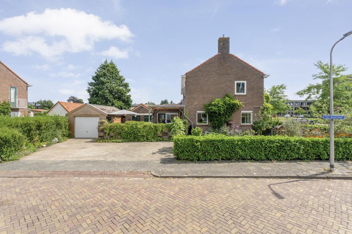 Twee-onder-één-kap te koop: De Genestetlaan 12, Hoogeveen