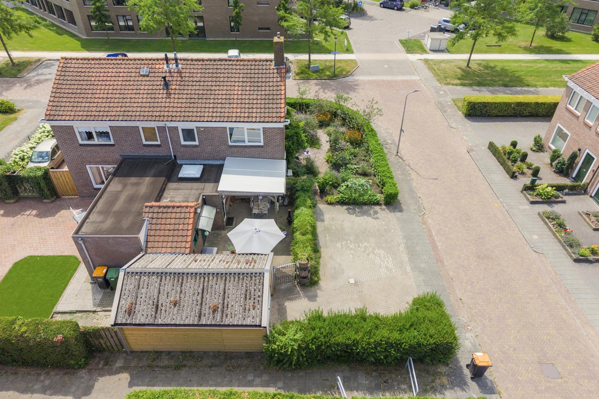 Twee-onder-één-kap te koop: De Genestetlaan 12, Hoogeveen
