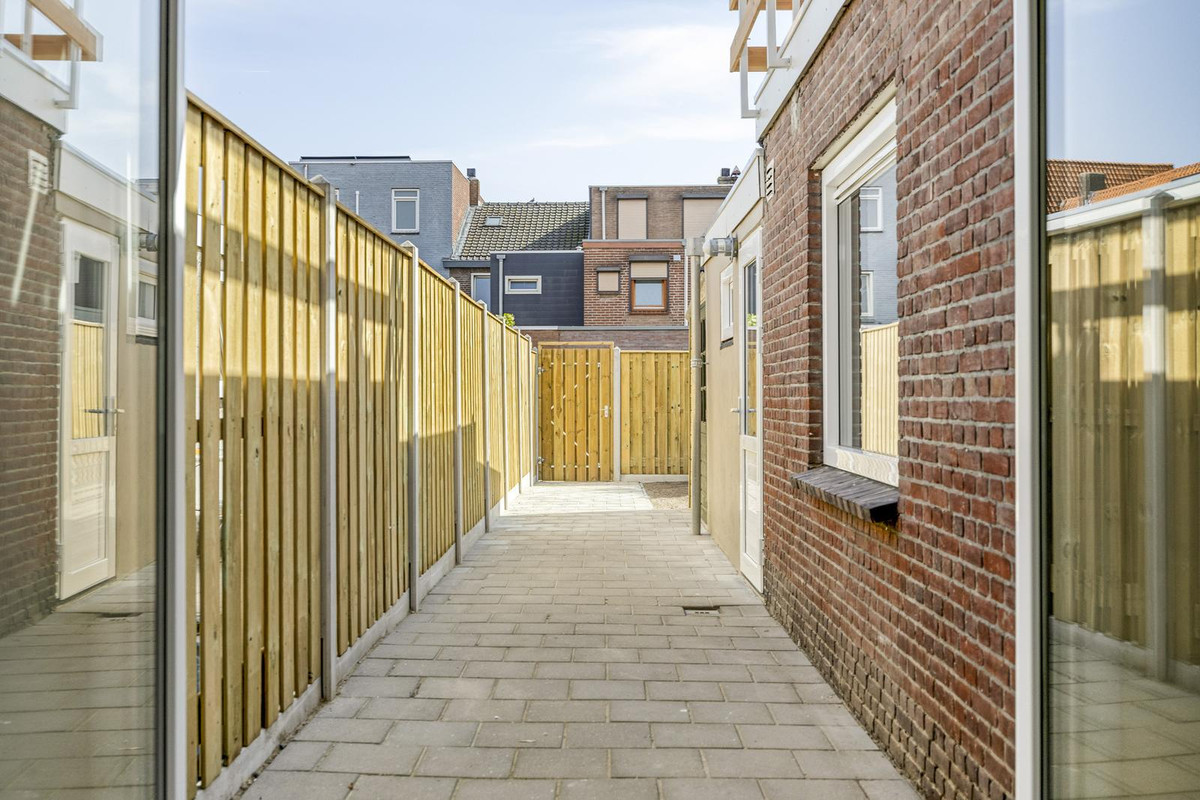 Tussenwoning te koop: Van Alkemadestraat 6, Tilburg