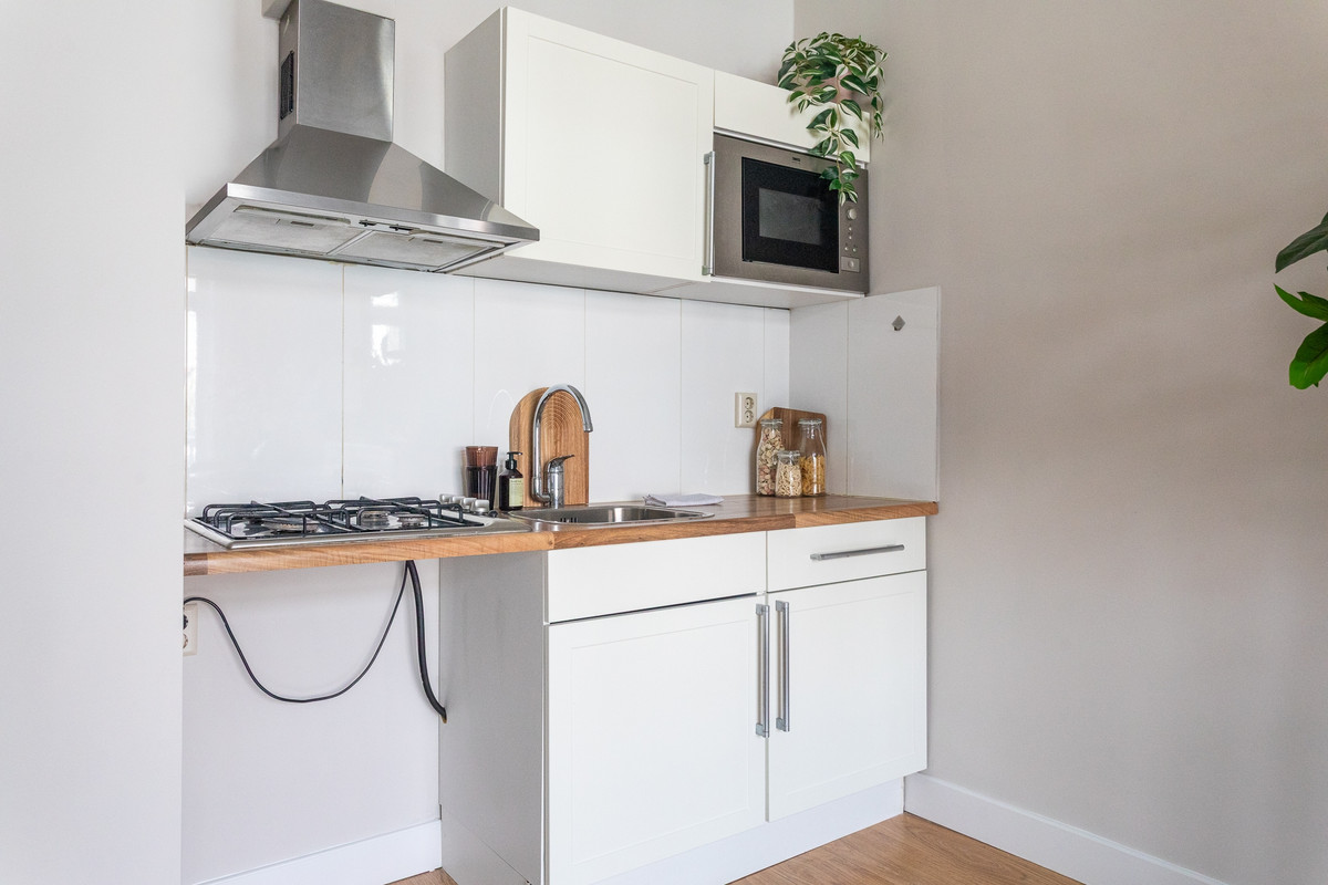 Studio te koop: Van Swietenstraat 145C, 'S-Gravenhage