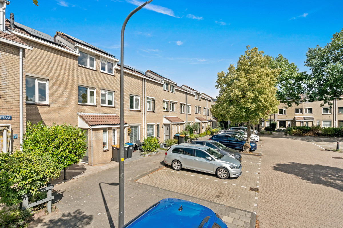 Tussenwoning te koop: Marelstraat 45, Maassluis