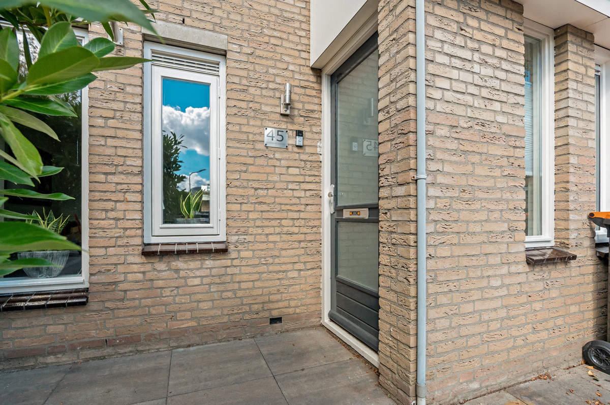 Tussenwoning te koop: Marelstraat 45, Maassluis