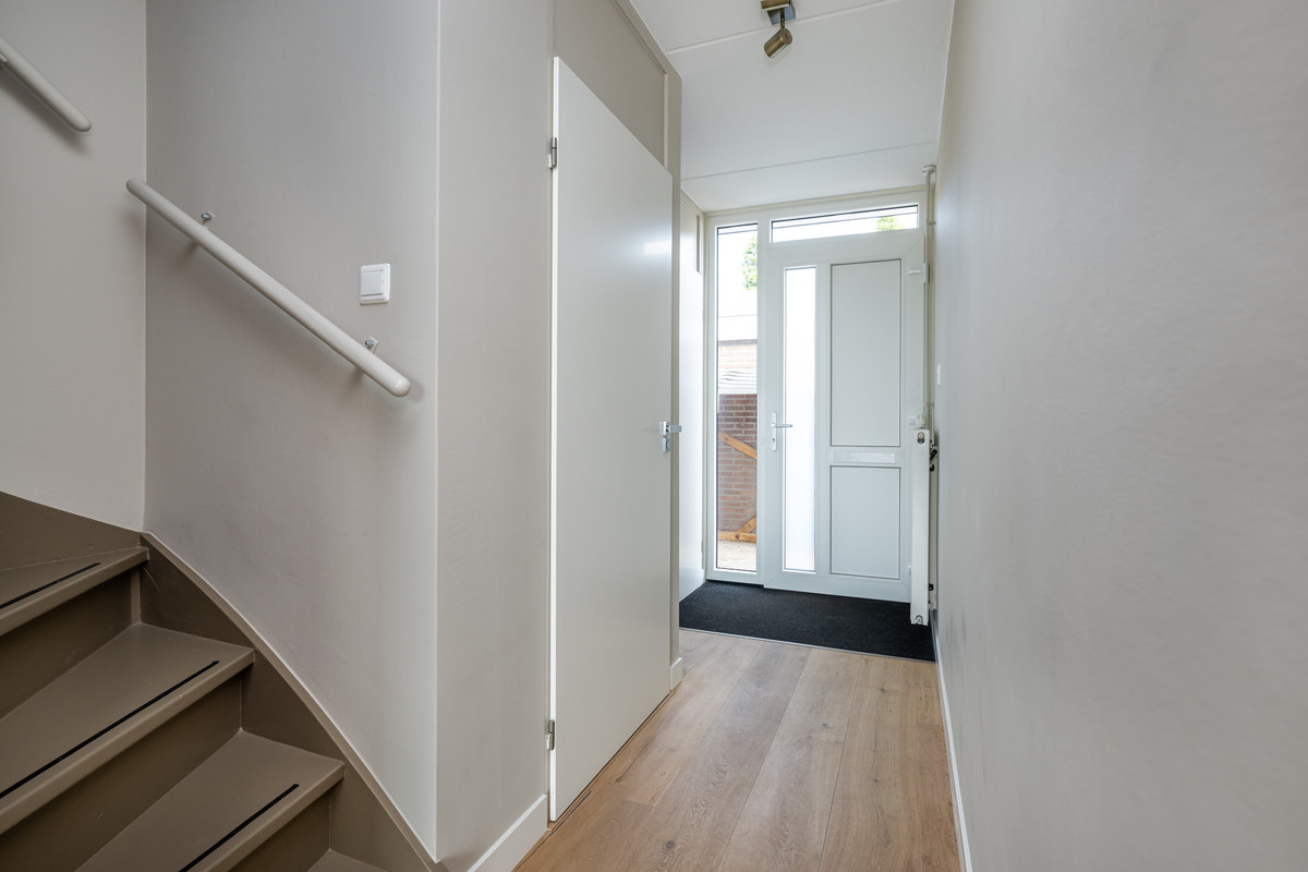Tussenwoning te koop: Koolmees 47, Sommelsdijk