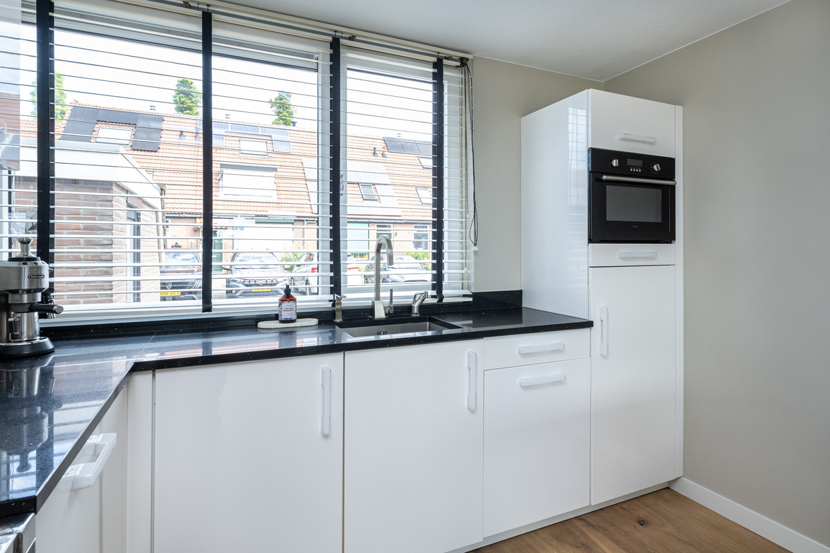 Tussenwoning te koop: Koolmees 47, Sommelsdijk