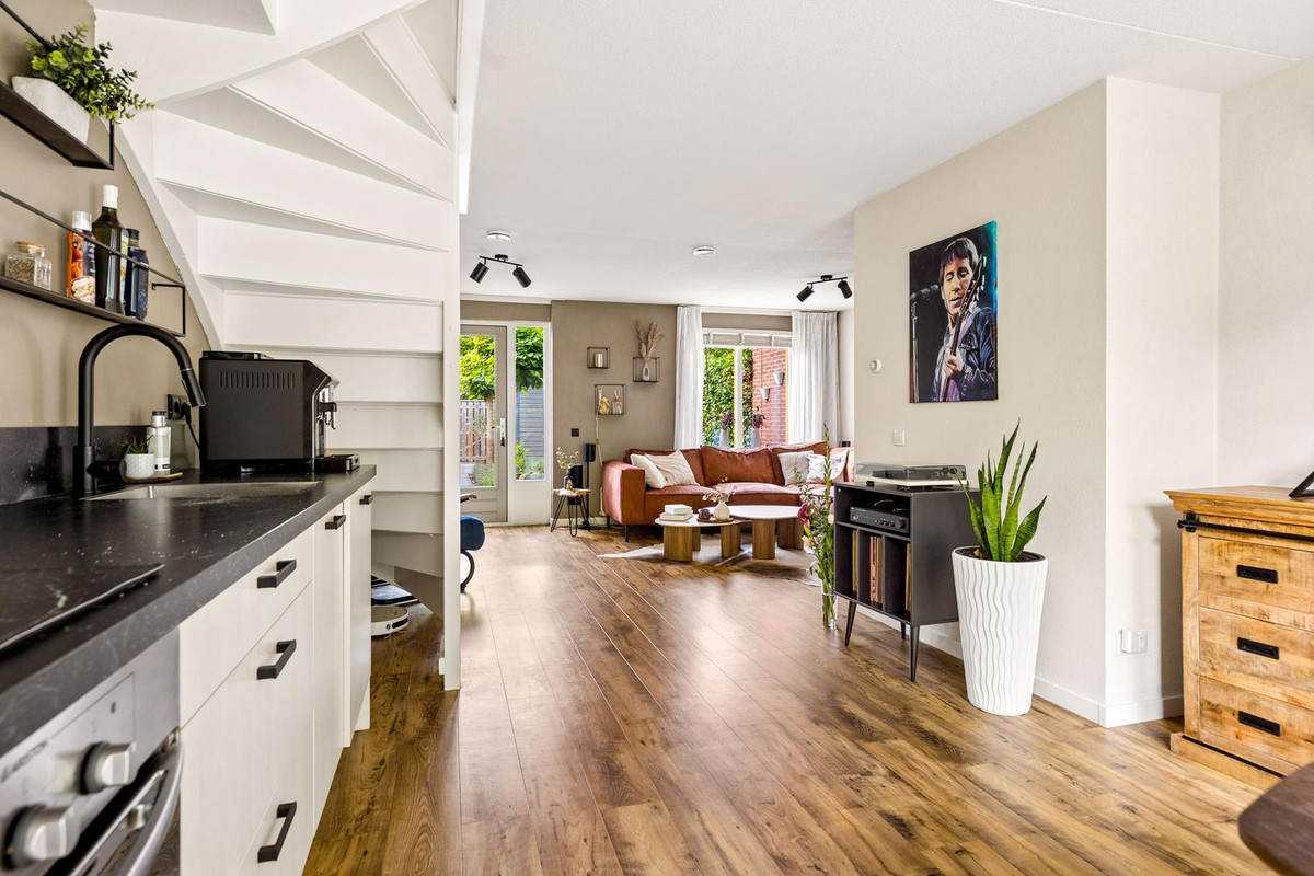Tussenwoning te koop: Ekenstein 56, Lelystad