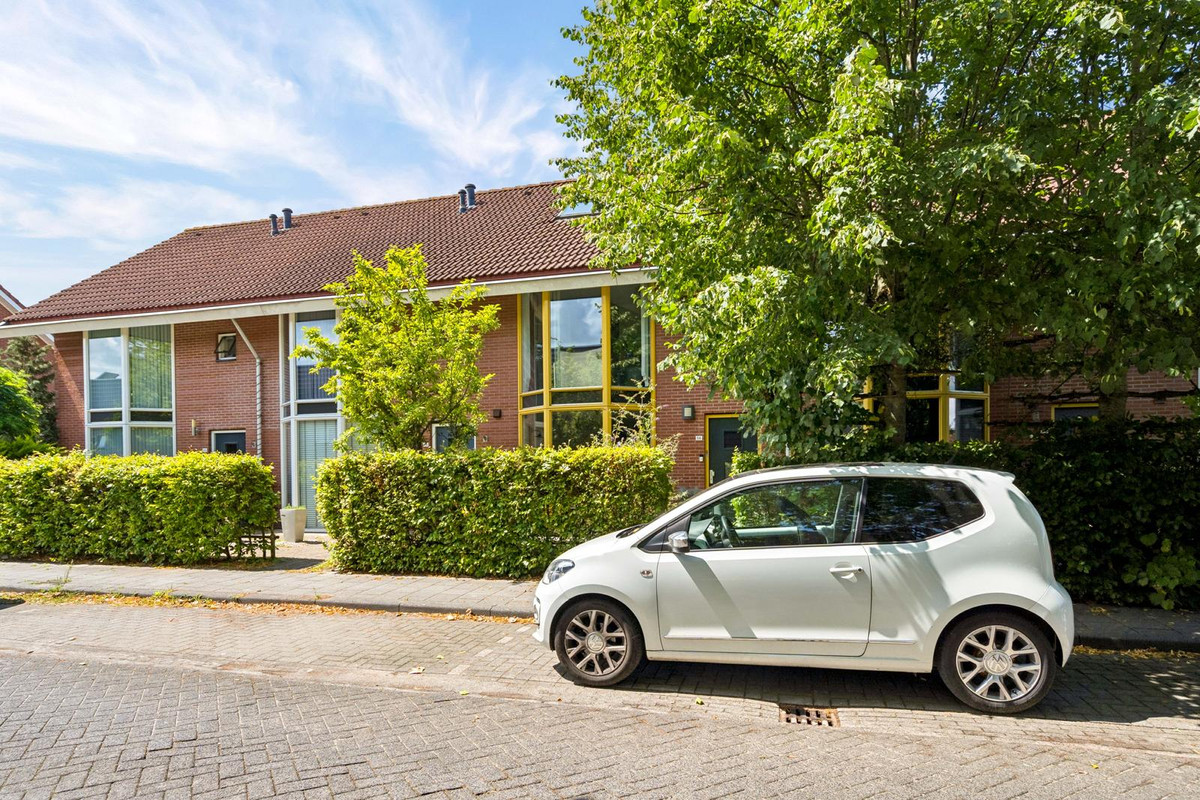 Tussenwoning te koop: Ekenstein 56, Lelystad