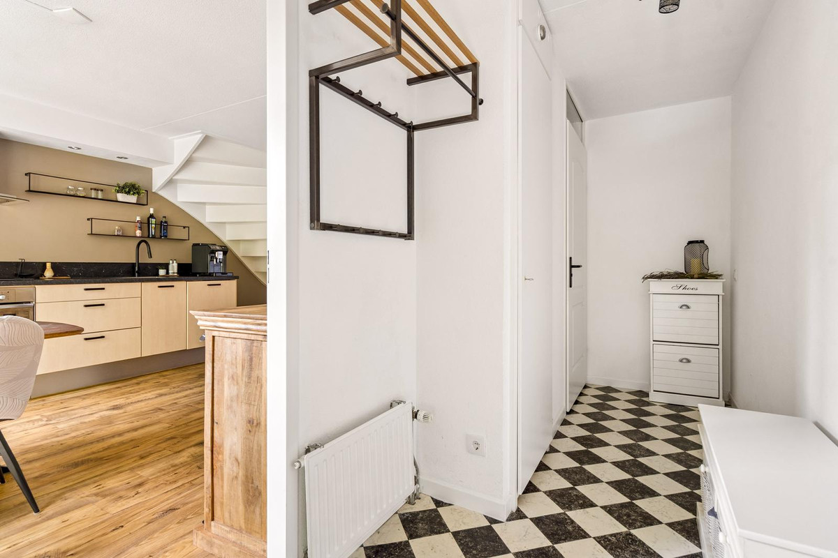 Tussenwoning te koop: Ekenstein 56, Lelystad