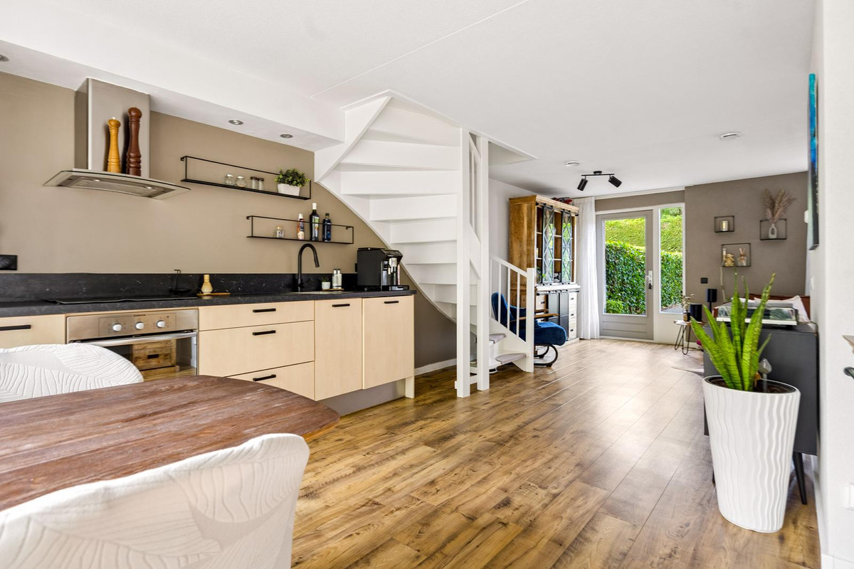 Tussenwoning te koop: Ekenstein 56, Lelystad