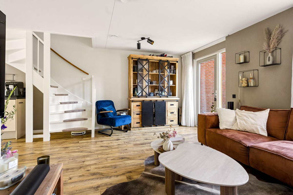 Tussenwoning te koop: Ekenstein 56, Lelystad