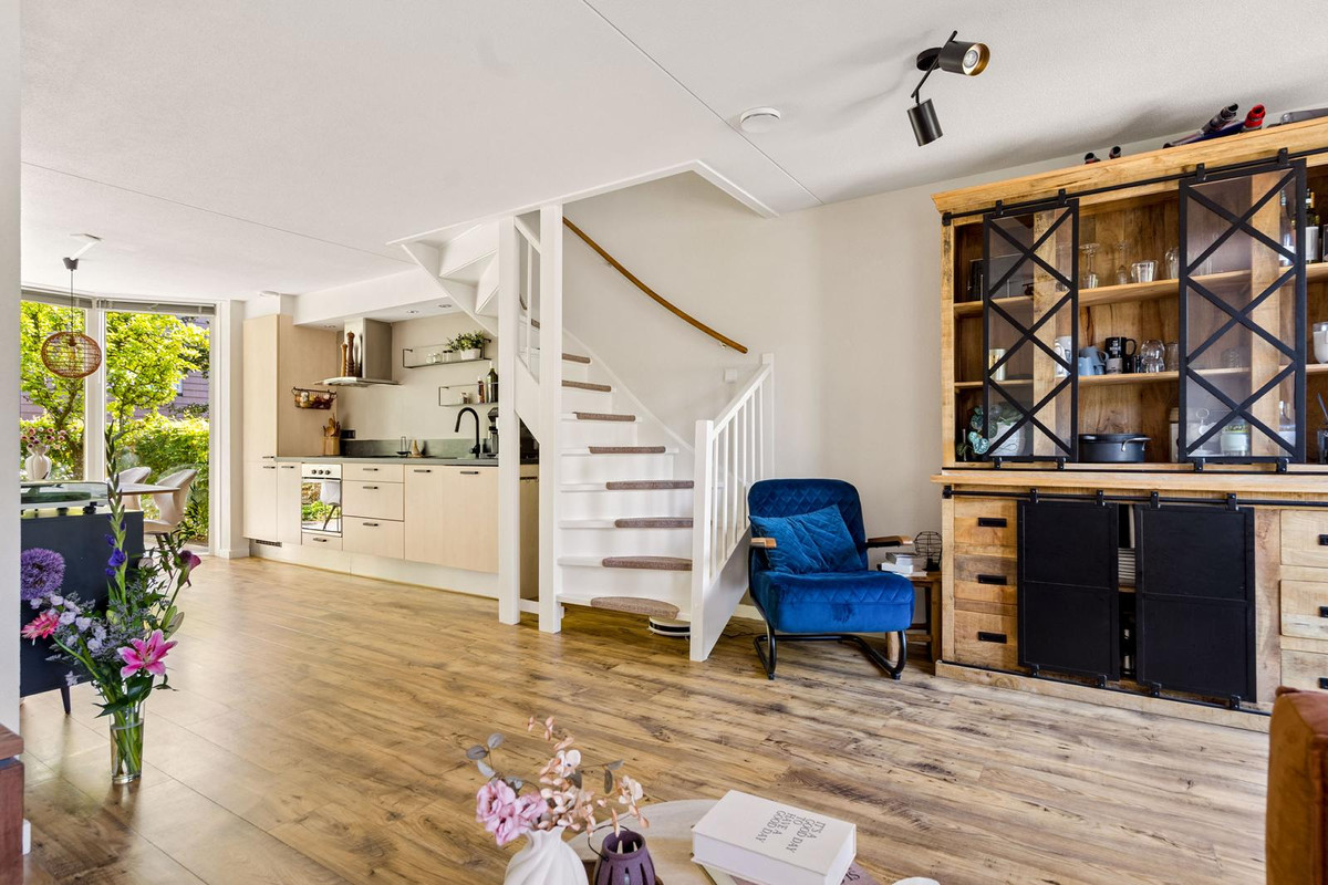 Tussenwoning te koop: Ekenstein 56, Lelystad