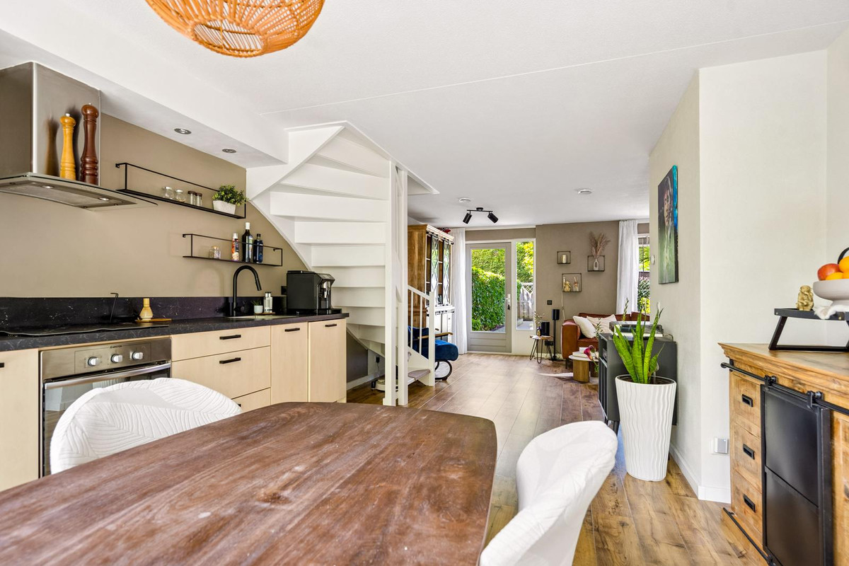 Tussenwoning te koop: Ekenstein 56, Lelystad