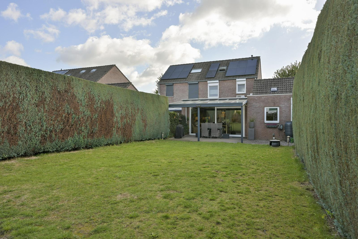 Twee-onder-één-kap te koop: Flinckstraat 24, Geleen