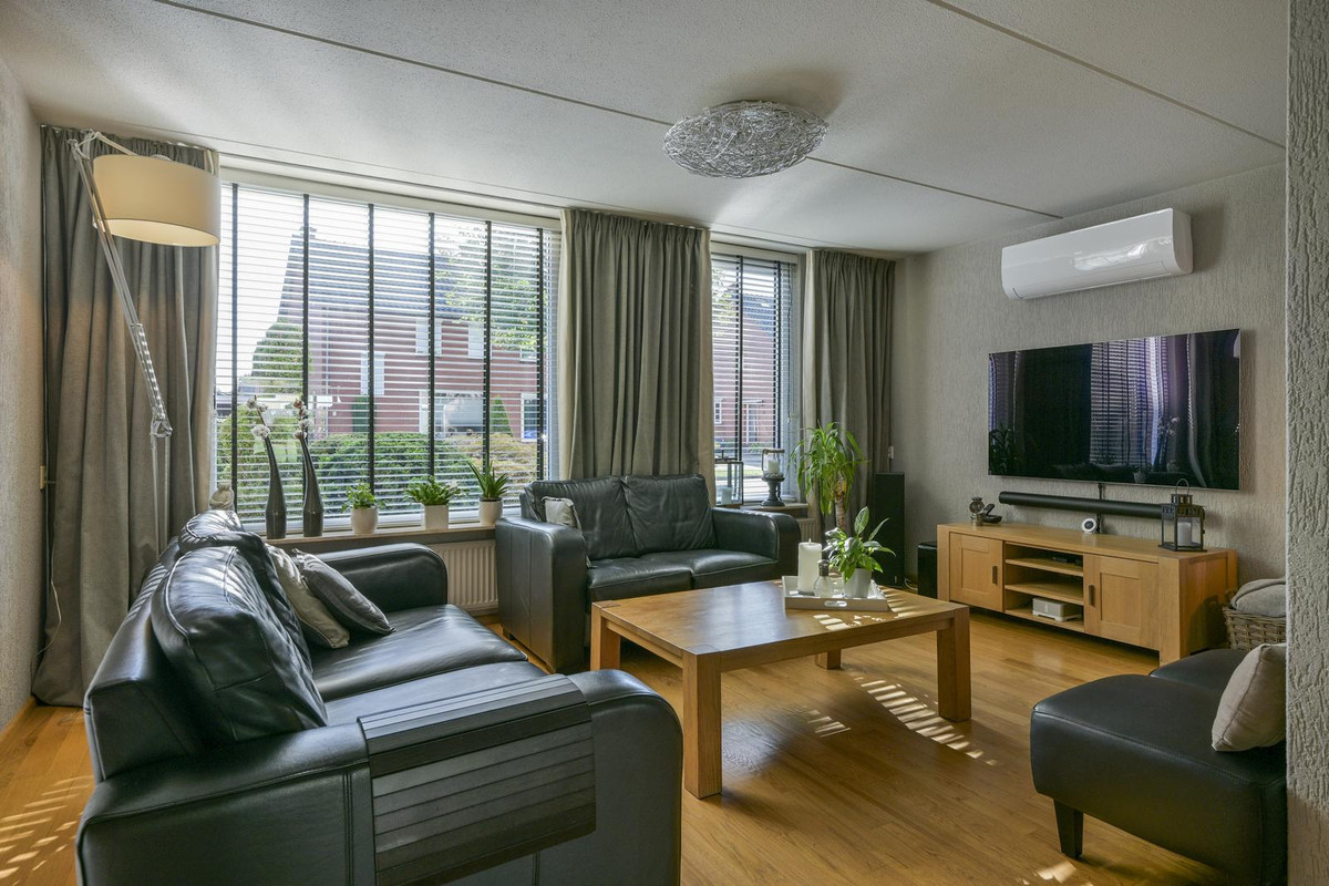 Twee-onder-één-kap te koop: Flinckstraat 24, Geleen