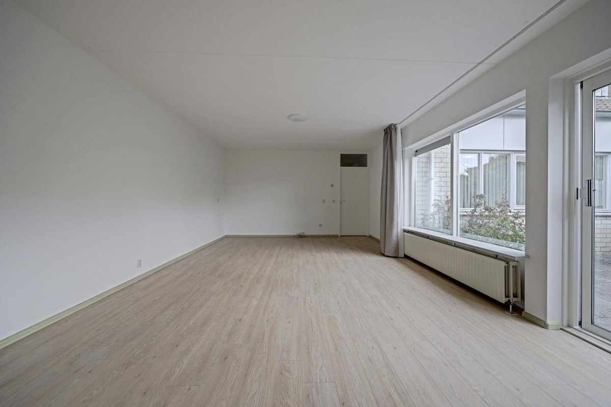 Tussenwoning te koop: M. Ruyshof 7, Almere